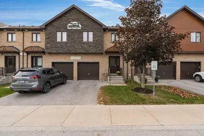 31 Madelaine Drive 3, Barrie, On L9j 0g8