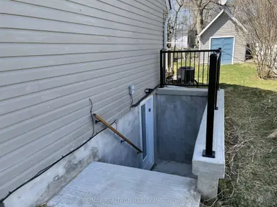 82 Gunn Street 2, Barrie, On L4m 2h5