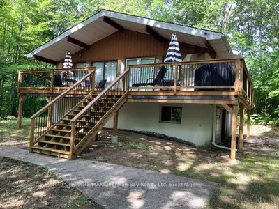 44 Tall Pines Drive Nw, Tiny, On L9m 0h4