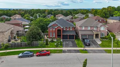 4 IMPERIAL CROWN Lane, Barrie, ON L4N 0T4