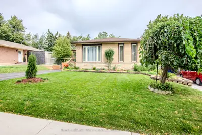 12 Daphne Crescent, Barrie, On L4m 2y8