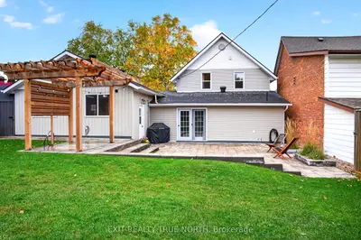17 Peel Street, Penetanguishene, On L9m 1a5