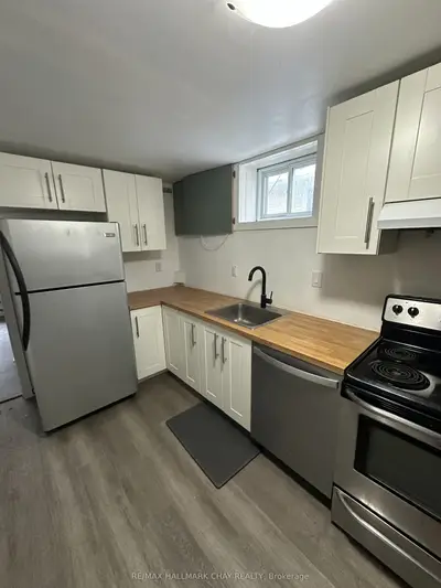 28 Carlton Road Lower, Barrie, On L4m 5j6