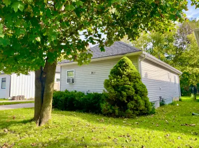 285 Robinson Street, Collingwood, On L9y 3m4