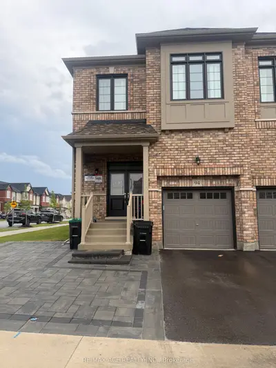 94 Phoenix Boulevard, Barrie, On L9j 0r7