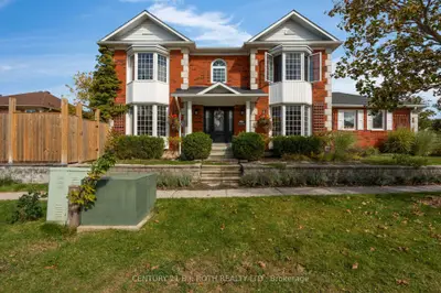 2 BRUSHWOOD Crescent, Barrie, ON L4N 7G5