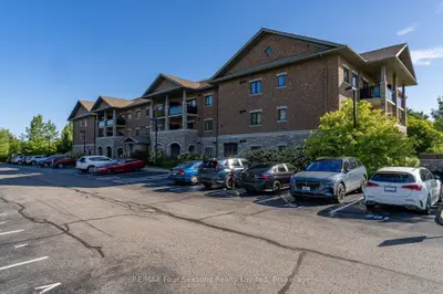 1 Chamberlain Crescent 109, Collingwood, On L9y 0x7