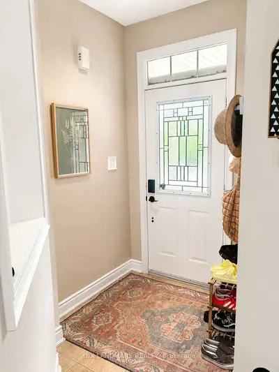 19 Stuart Avenue N, Barrie, On L4m 0a1