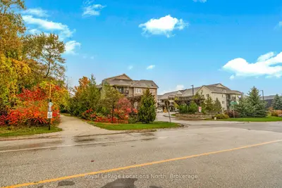 1 Brandy Lane Drive 300, Collingwood, On L9y 0x4