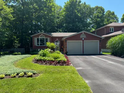 16 Brule Street, Penetanguishene, On L9m 1b2
