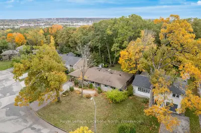 9 Vine Crescent, Barrie, On L4n 2b3