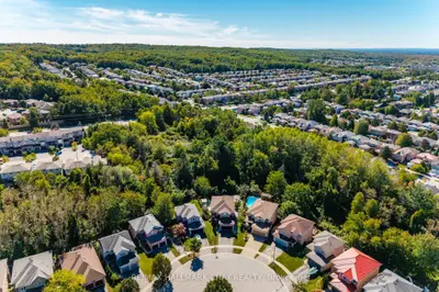 31 Mckenzie Crescent, Barrie, On L4n 0a9