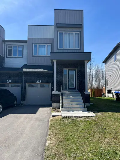 255 Atkinson Street, Clearview, On L0m 1s0