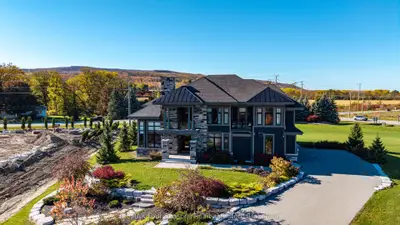 9 Windrose Valley Boulevard, Clearview, On L9y 0k2