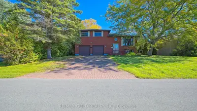 51 Beck Boulevard, Penetanguishene, On L9m 1e2