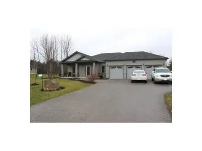 30 Merrington Avenue, Oro-medonte, On L3v 0r5