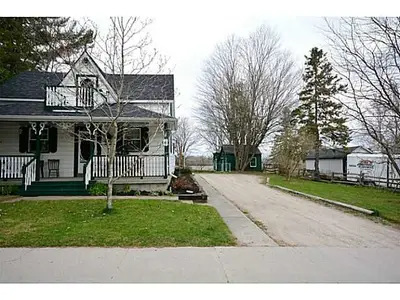 6 Albert Street E, Springwater, ON L0L 1Z0