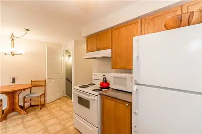 17 MCCAUSLAND Court, Barrie, ON L4N 6C2
