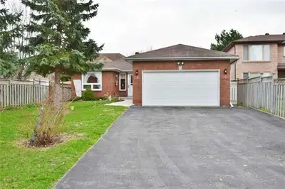 5 CHARLES Court, Barrie, ON L4N 6S8