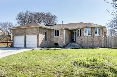 106 Peel Street, Penetanguishene, ON L9M 1C3
