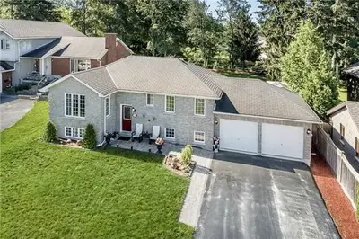 10 Yeo Street, Penetanguishene, ON L9M 1E1