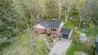 110 COLLINGWOOD Street, Barrie, ON L4M 1J1