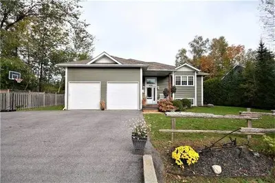 Detached in Wasaga Beach