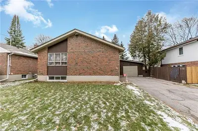 122 Rodney Street, Barrie, ON L4M-4C5