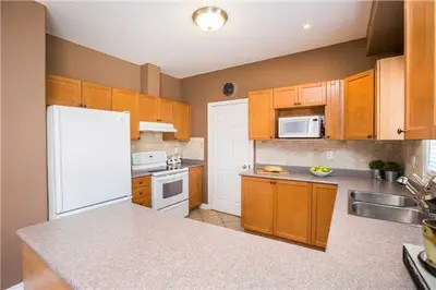 24 RAMBLEWOOD Drive, Barrie, ON L4N 0Z1