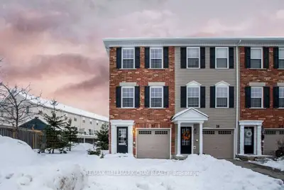 Att/Row/Townhouse in Barrie