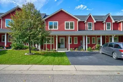 Att/Row/Townhouse in Penetanguishene