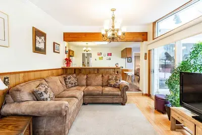 11 Richelieu Street, Penetanguishene, On L9m 1h9