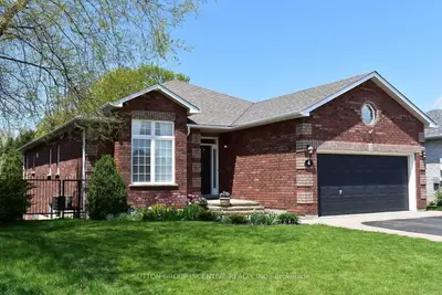 4 CALLAWAY Court, Barrie, ON L4M 6V7