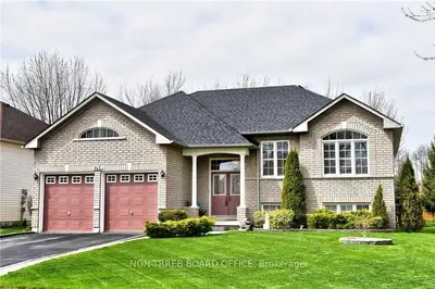 Detached in Wasaga Beach