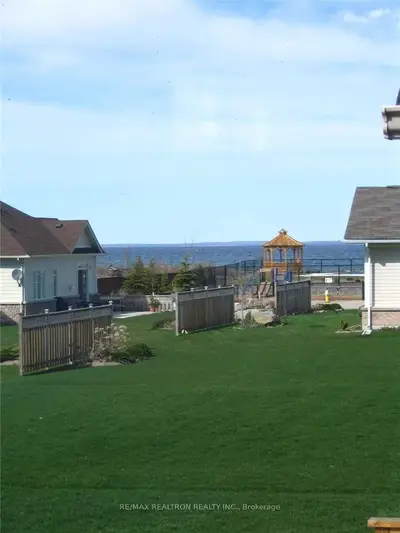 52 Clubhouse Drive, Collingwood, ON L9Y 4Z5
