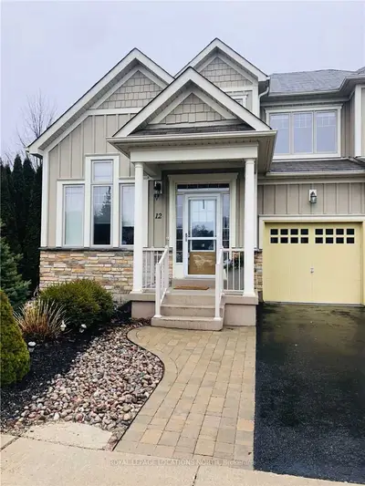 Att/Row/Townhouse in Wasaga Beach
