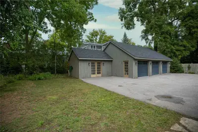 142 COLLINGWOOD Street, Barrie, ON L4M 5M3