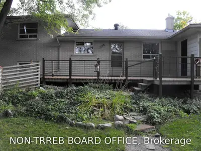 144 Steel Street, Barrie, ON L4M 2G4