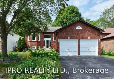 10 Langevin Drive, Wasaga Beach, ON L9Z 1C6