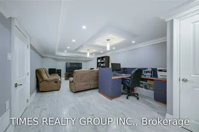 121 Livingstone Street E Lower, Barrie, ON L4M 6X5