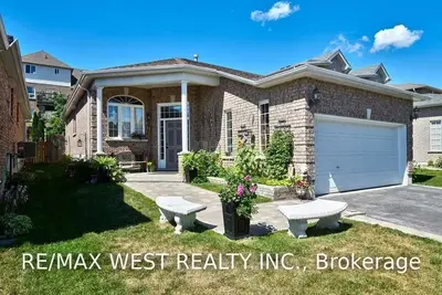 34 BIRD Street, Barrie, ON L4N 0X4