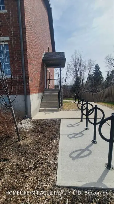 8-244 Penetanguishene Road, Barrie, ON L4M 7C2