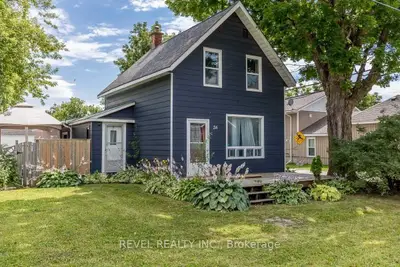 26 WOLFE Street, Penetanguishene, ON L9M 1B9
