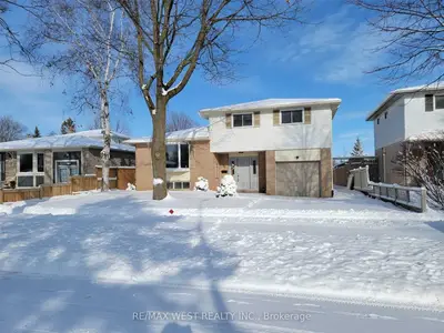 97 College Crescent Mn/Uppr, Barrie, ON L4M 2W5