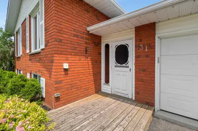 31 Jennings Drive, Penetanguishene, ON L9M 1K2