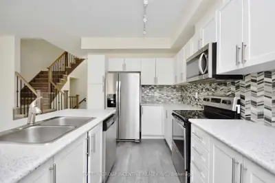 242 James Street E C, Orillia, ON L3V 8K9