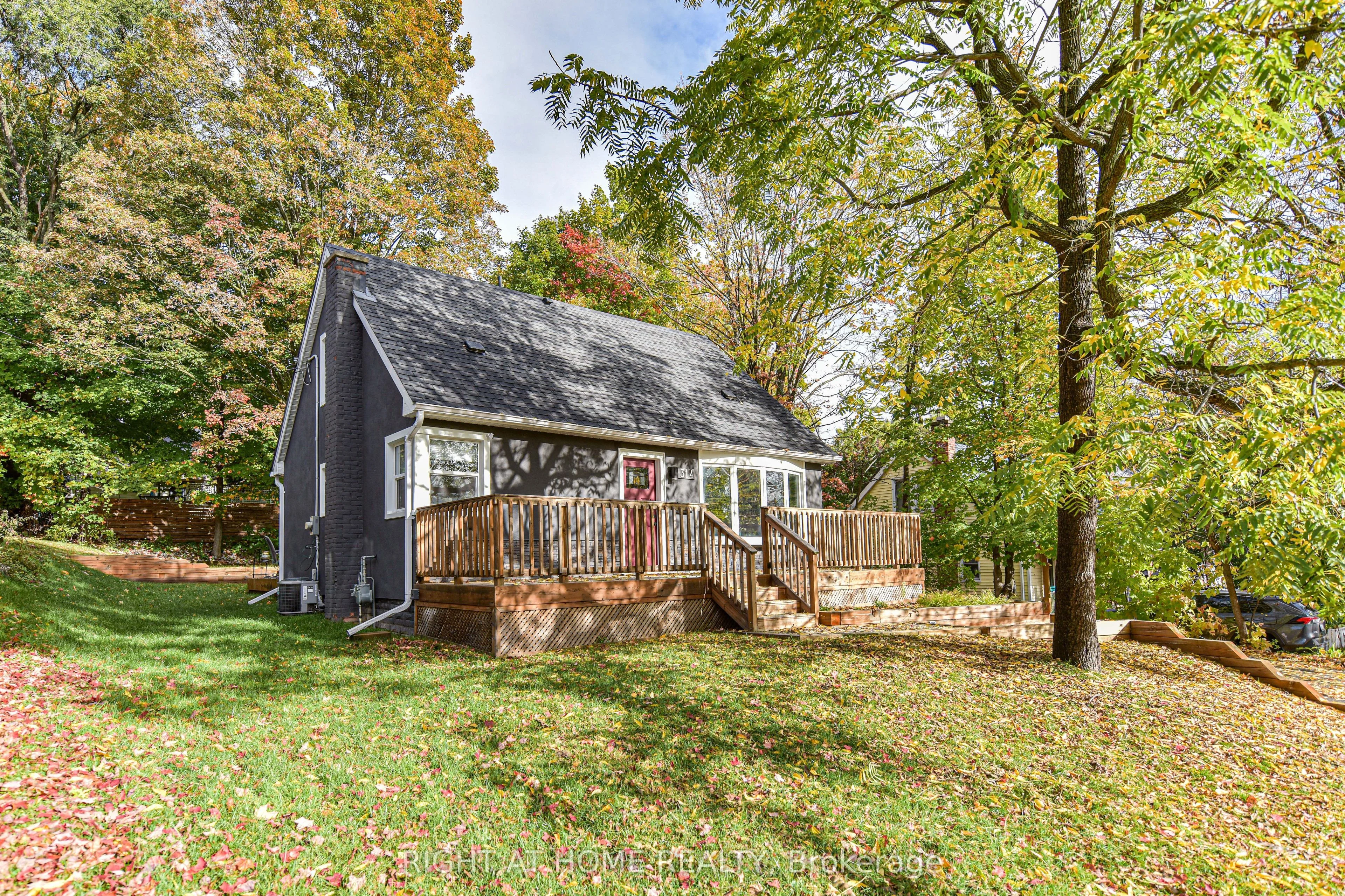 314 Linwood Avenue E, Orillia, ON L3V 2W9