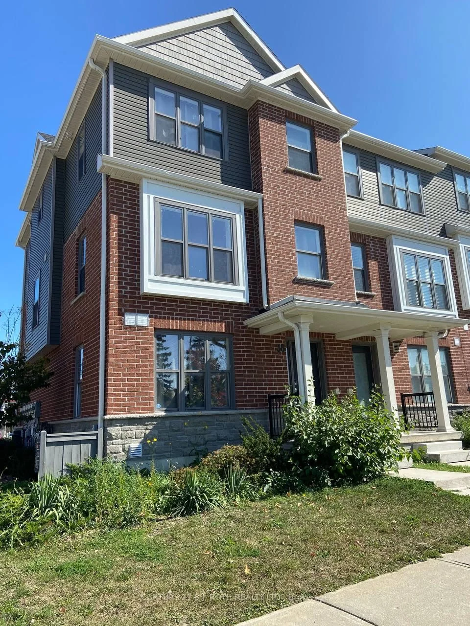 1 Leggott Avenue 38, Barrie, ON L4M 0K7