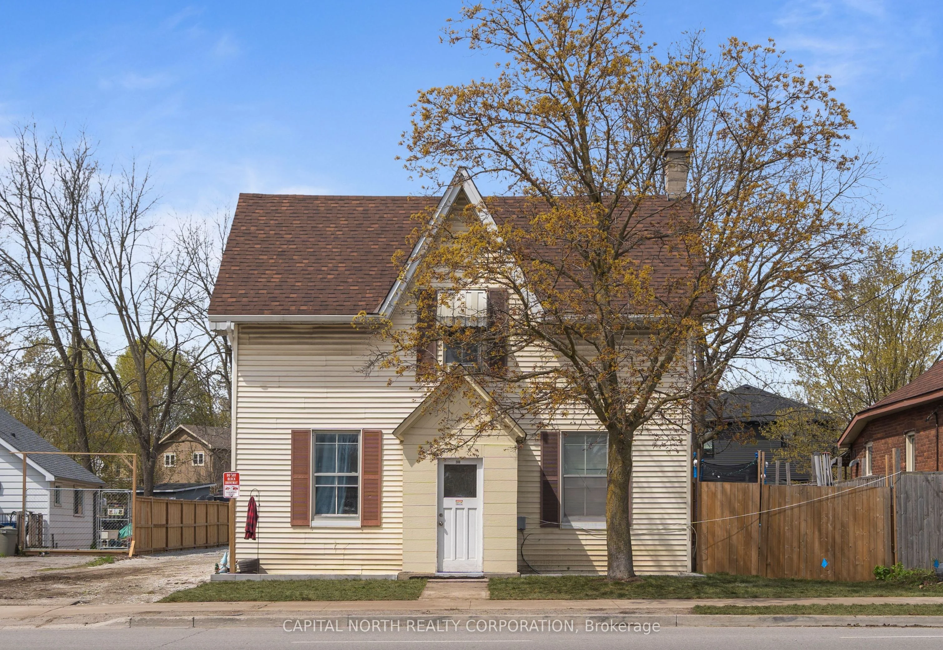 306 Innisfil Street Upper, Barrie, ON L4N 3G3