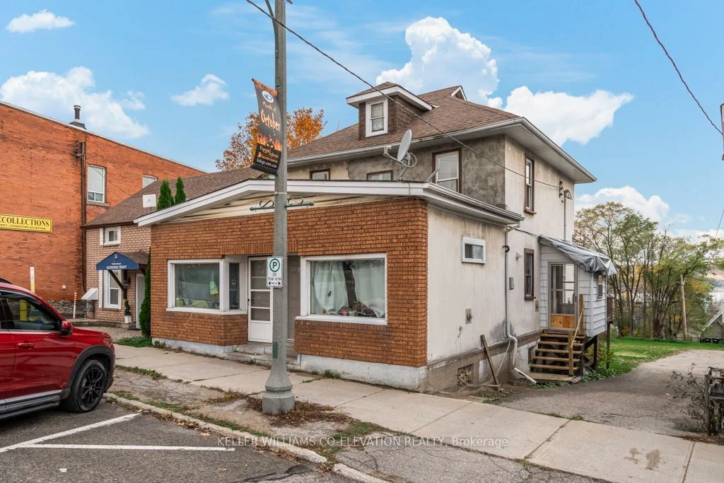 7 ROBERT Street W Upper, Penetanguishene, ON L9M 1T9